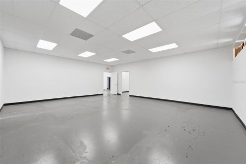Immobilier commercial à louer à Orlando, Floride: 632.11 m2 № 2415150 - photo 14
