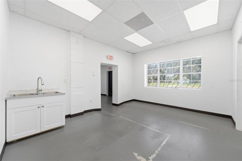 Immobilier commercial à louer à Orlando, Floride: 632.11 m2 № 2415150 - photo 6