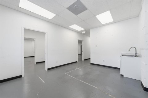 Immobilier commercial à louer à Orlando, Floride: 632.11 m2 № 2415150 - photo 7