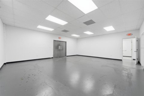 Immobilier commercial à louer à Orlando, Floride: 632.11 m2 № 2415150 - photo 15