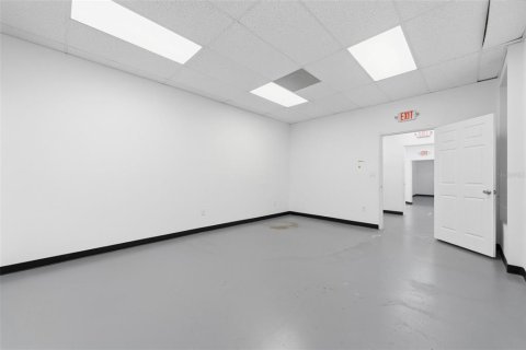 Immobilier commercial à louer à Orlando, Floride: 632.11 m2 № 2415150 - photo 12
