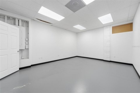 Immobilier commercial à louer à Orlando, Floride: 632.11 m2 № 2415150 - photo 11