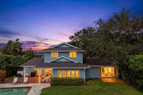 House in Bradenton, Florida 6 bedrooms, 399.94 sq.m. № 2302748 - photo 3