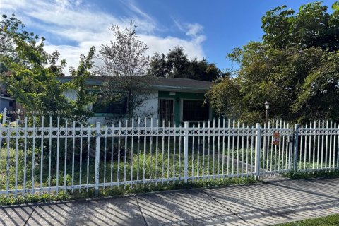 Купить виллу или дом в Майами, Флорида 3 спальни, 121.52м2, № 1994438 - фото 1