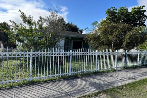 Купить виллу или дом в Майами, Флорида 3 спальни, 121.52м2, № 1994438 - фото 2