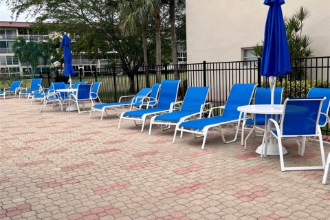 Condo in Coconut Creek, Florida, 2 bedrooms  № 1207655 - photo 1