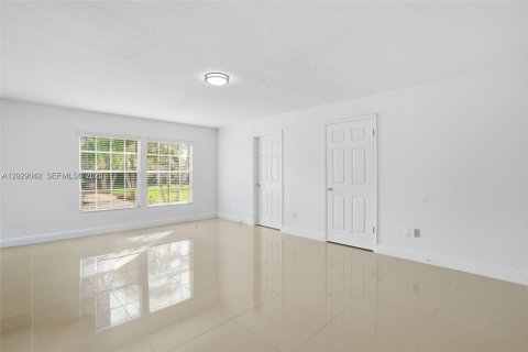 Villa ou maison à louer à Homestead, Floride: 3 chambres, 182.83 m2 № 2084857 - photo 27