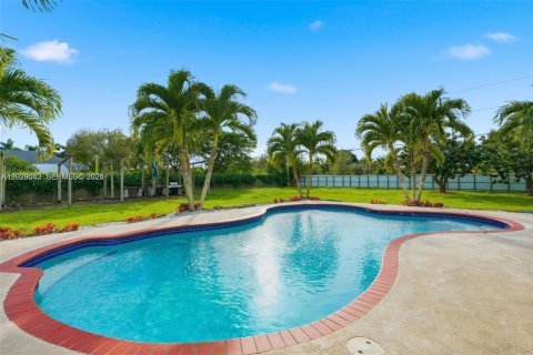 Villa ou maison à louer à Homestead, Floride: 3 chambres, 182.83 m2 № 2084857 - photo 29