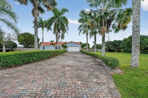 Villa ou maison à louer à Homestead, Floride: 3 chambres, 182.83 m2 № 2084857 - photo 3