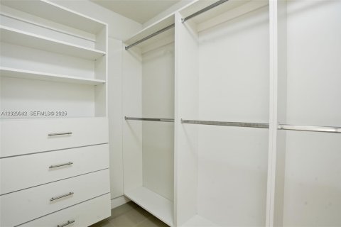 Villa ou maison à louer à Homestead, Floride: 3 chambres, 182.83 m2 № 2084857 - photo 15