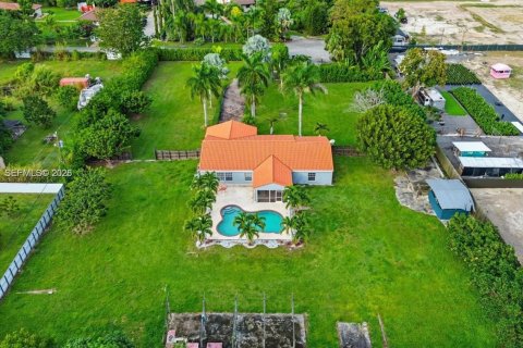 Villa ou maison à louer à Homestead, Floride: 3 chambres, 182.83 m2 № 2084857 - photo 2