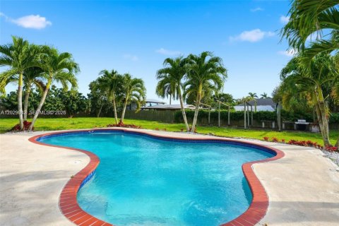Villa ou maison à louer à Homestead, Floride: 3 chambres, 182.83 m2 № 2084857 - photo 28