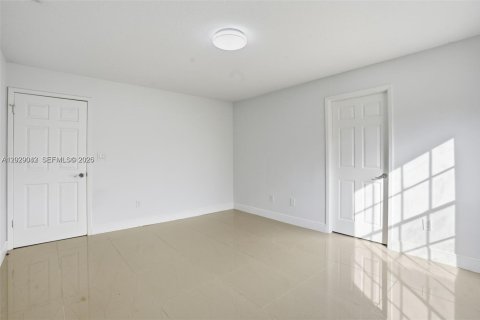 Villa ou maison à louer à Homestead, Floride: 3 chambres, 182.83 m2 № 2084857 - photo 18