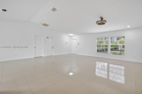 Villa ou maison à louer à Homestead, Floride: 3 chambres, 182.83 m2 № 2084857 - photo 20