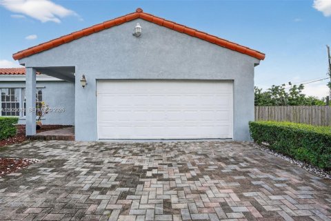 Villa ou maison à louer à Homestead, Floride: 3 chambres, 182.83 m2 № 2084857 - photo 6