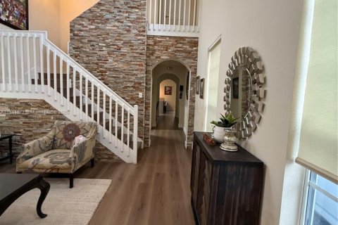 House in Miami, Florida 4 bedrooms, 233.37 sq.m. № 2023088 - photo 15