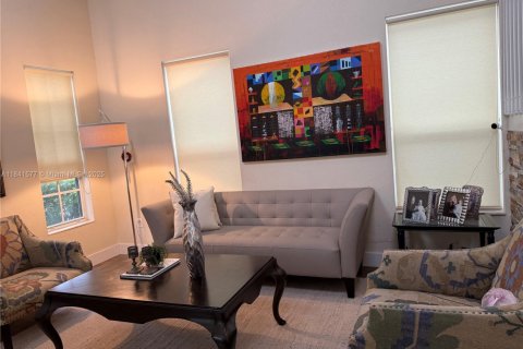 House in Miami, Florida 4 bedrooms, 233.37 sq.m. № 2023088 - photo 11