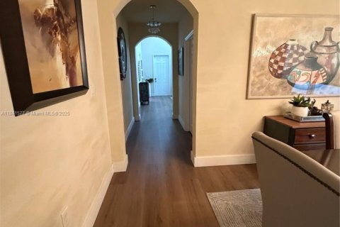 House in Miami, Florida 4 bedrooms, 233.37 sq.m. № 2023088 - photo 16