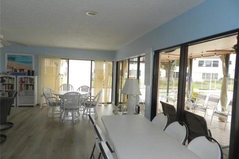 Condo in Seminole, Florida, 2 bedrooms  № 1533031 - photo 30