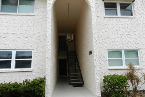 Condo in Seminole, Florida, 2 bedrooms  № 1533031 - photo 1