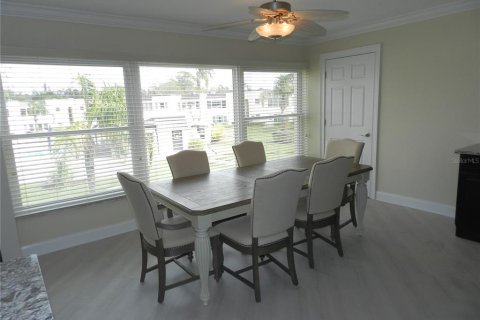 Condo in Seminole, Florida, 2 bedrooms  № 1533031 - photo 14