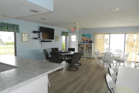 Condo in Seminole, Florida, 2 bedrooms  № 1533031 - photo 29