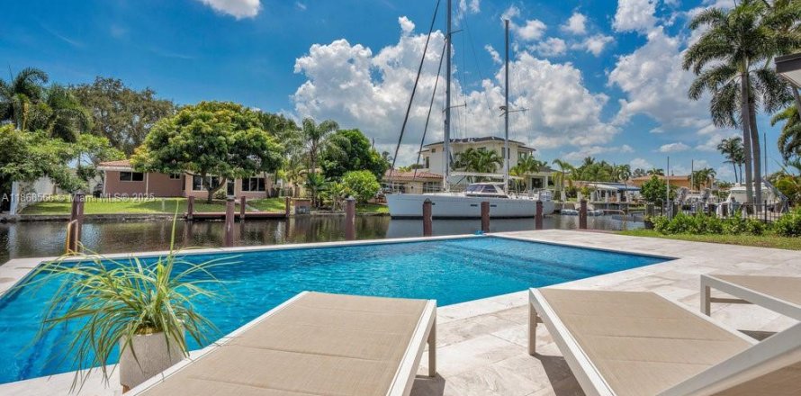 House in Fort Lauderdale, Florida 3 bedrooms, 180.6 sq.m. № 1895962