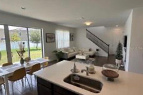 House in Haines City, Florida 4 bedrooms, 182.27 sq.m. № 2391378 - photo 4