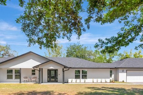 House in Clermont, Florida 5 bedrooms, 306.58 sq.m. № 2123625