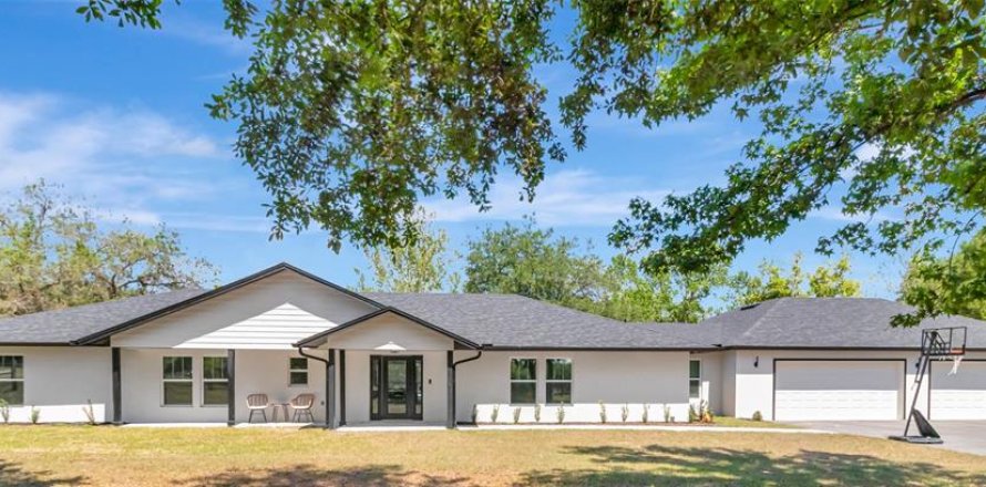 House in Clermont, Florida 5 bedrooms, 306.58 sq.m. № 2123625