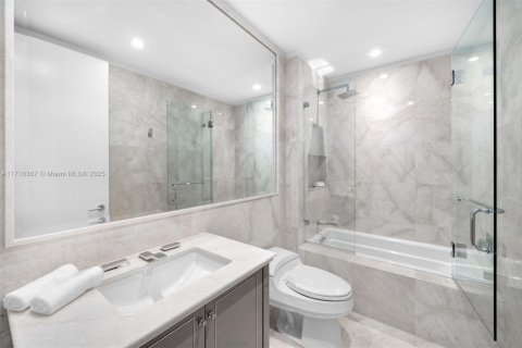 Condo in Surfside, Florida, 4 bedrooms  № 1700140 - photo 24