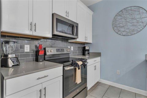 Townhouse in Davenport, Florida 5 bedrooms, 201.32 sq.m. № 1603214 - photo 8