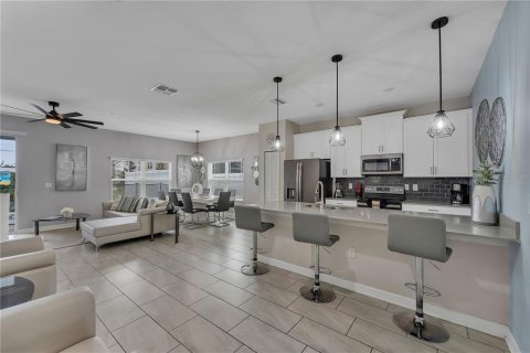 Townhouse in Davenport, Florida 5 bedrooms, 201.32 sq.m. № 1603214 - photo 5