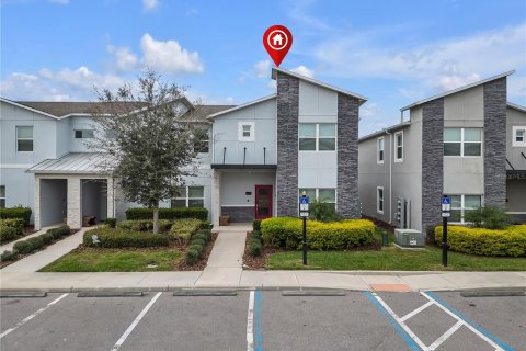 Townhouse in Davenport, Florida 5 bedrooms, 201.32 sq.m. № 1603214 - photo 2
