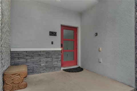Townhouse in Davenport, Florida 5 bedrooms, 201.32 sq.m. № 1603214 - photo 3