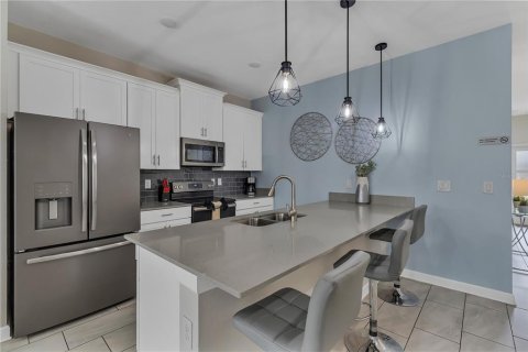 Townhouse in Davenport, Florida 5 bedrooms, 201.32 sq.m. № 1603214 - photo 7