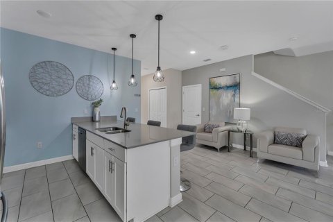 Townhouse in Davenport, Florida 5 bedrooms, 201.32 sq.m. № 1603214 - photo 9