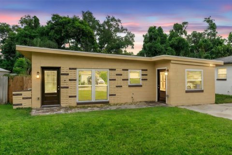 House in Orlando, Florida 3 bedrooms, 113.99 sq.m. № 1835283 - photo 1