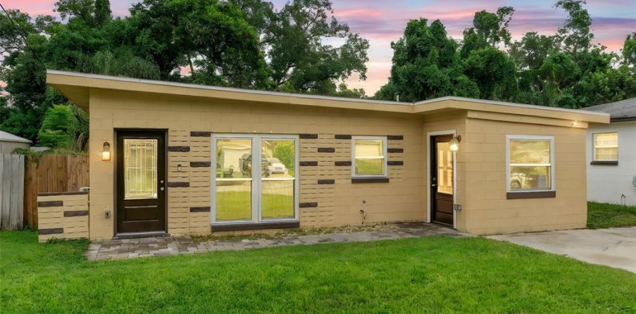 House in Orlando, Florida 3 bedrooms, 113.99 sq.m. № 1835283