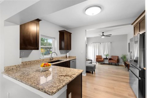 House in Orlando, Florida 3 bedrooms, 113.99 sq.m. № 1835283 - photo 16