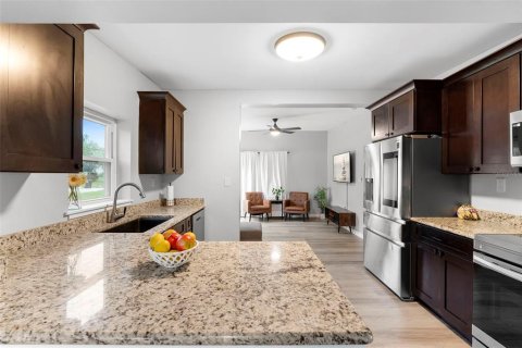 House in Orlando, Florida 3 bedrooms, 113.99 sq.m. № 1835283 - photo 15