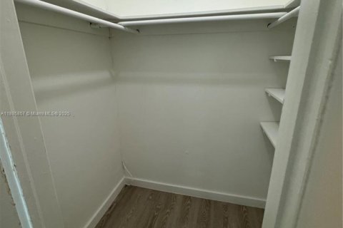 Apartment in Bay Harbor Islands, Florida 1 bedroom, 1976.22 sq.m. № 1932610 - photo 7