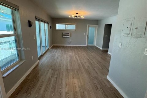 Apartment in Bay Harbor Islands, Florida 1 bedroom, 1976.22 sq.m. № 1932610 - photo 2