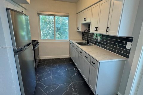 Apartment in Bay Harbor Islands, Florida 1 bedroom, 1976.22 sq.m. № 1932610 - photo 3