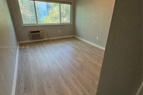 Apartment in Bay Harbor Islands, Florida 1 bedroom, 1976.22 sq.m. № 1932610 - photo 5