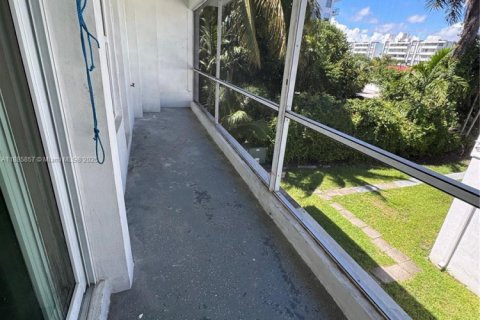 Apartment in Bay Harbor Islands, Florida 1 bedroom, 1976.22 sq.m. № 1932610 - photo 8