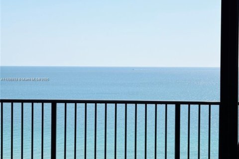 Купить кондоминиум в Холливуд, Флорида 1 спальня, 91.04м2, № 1963259 - фото 2