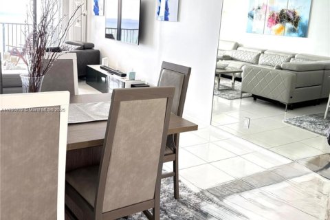 Купить кондоминиум в Холливуд, Флорида 1 спальня, 91.04м2, № 1963259 - фото 9