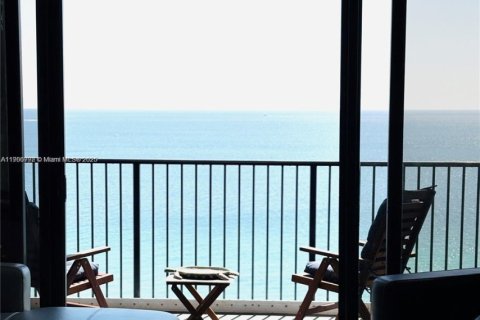 Купить кондоминиум в Холливуд, Флорида 1 спальня, 91.04м2, № 1963259 - фото 3