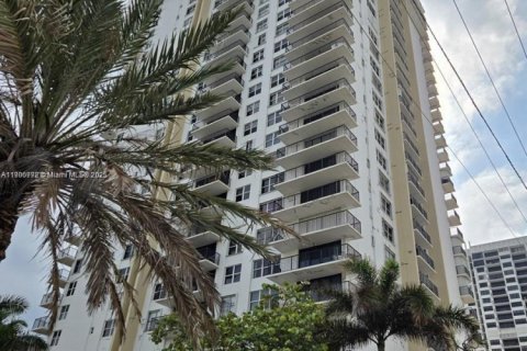 Купить кондоминиум в Холливуд, Флорида 1 спальня, 91.04м2, № 1963259 - фото 28